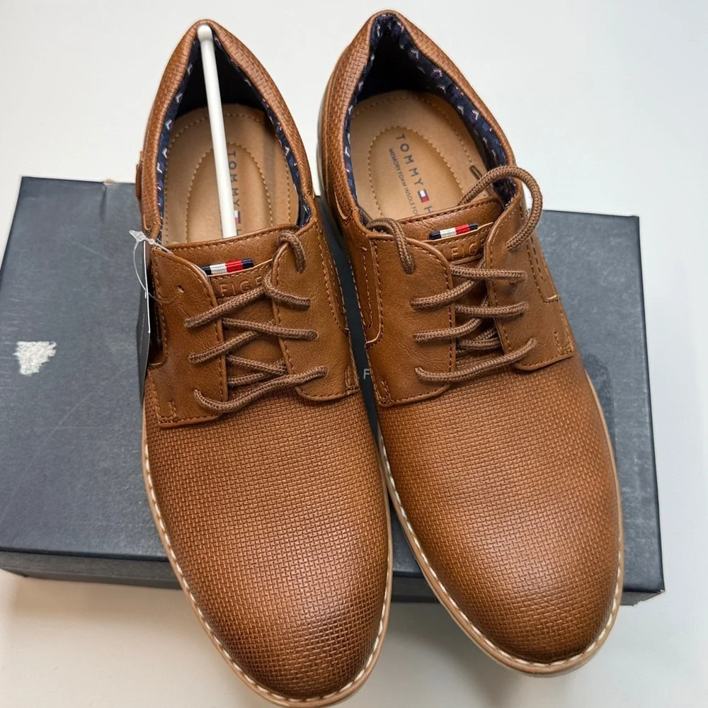 Tommy Hilfiger Men's Nemoza Lace Up Dress Oxfords- Size 9.5